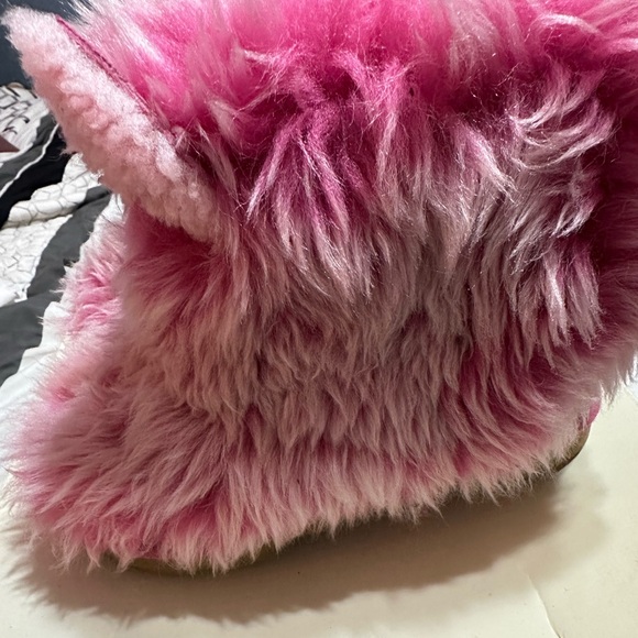 K pink puff classic 2 Uggs EUC - Picture 2 of 10